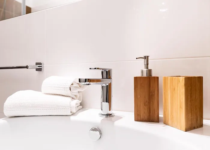 Stefania Flat - Center