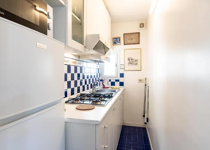 Stefania Flat - Center