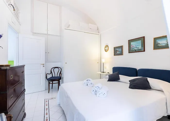 Stefania Flat - Center